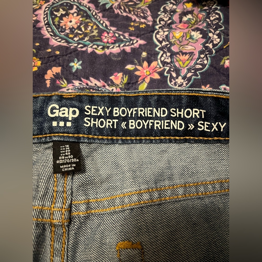 GAP Blue Denim Sexy Boyfriend Shorts with Red and Blue Floral Embroidery 16 - Picture 4 of 7